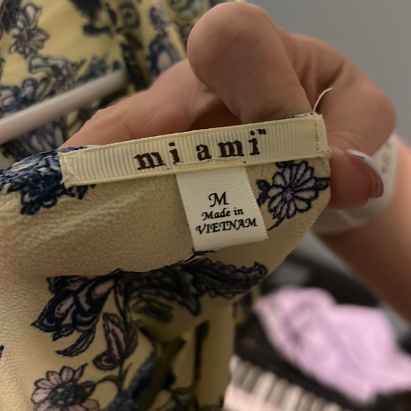 Yellow/blue flower print romper. Great condition, only worn a couple of times - Picture 3 of 3